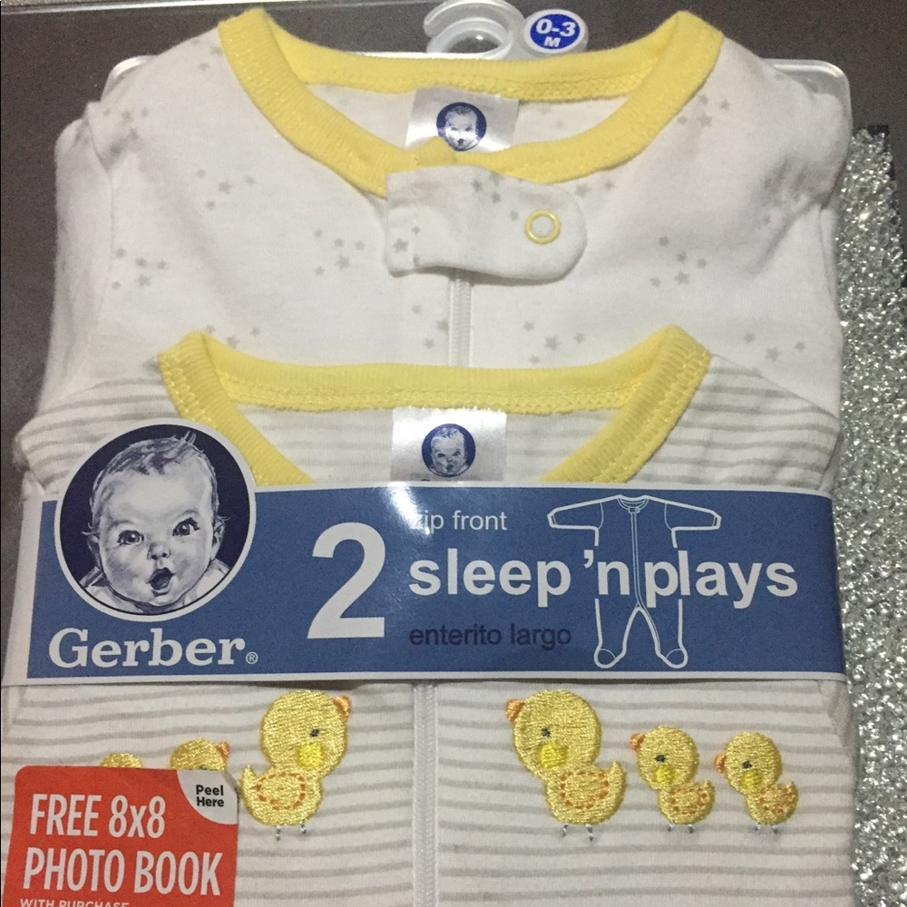 Neutral color Baby pajamas.